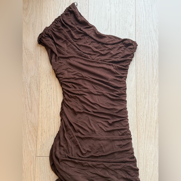 ZARA Chocolate Brown One Shoulder Ruched Dress Draped Asymmetric Midi Sexy BNWT - Picture 7 of 9